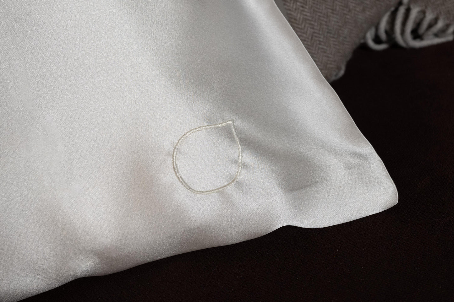 GLOW PILLOW FEDERA IN SETA DI GELSO PURA AL 100%